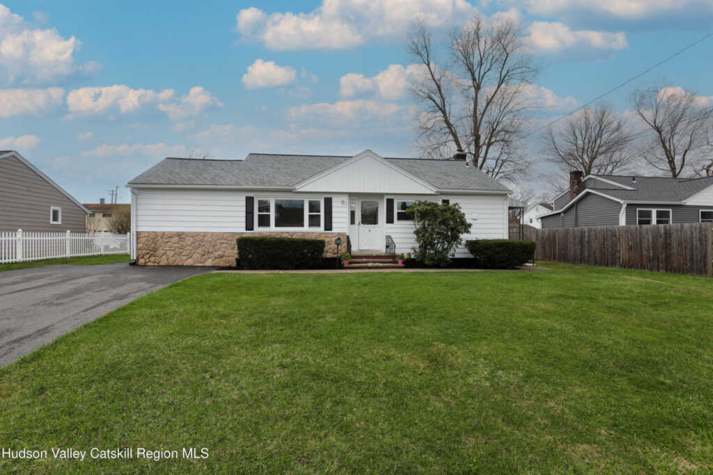 11 Mountain View Avenue, Saugerties, NY 12477 - Photo 2 of 24