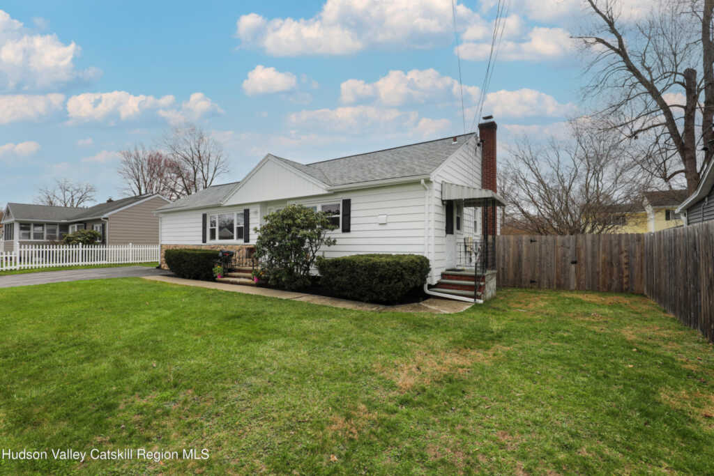 11 Mountain View Avenue, Saugerties, NY 12477 - Photo 3 of 24