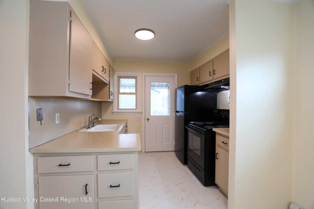 11 Mountain View Avenue, Saugerties, NY 12477 - Photo 4 of 24