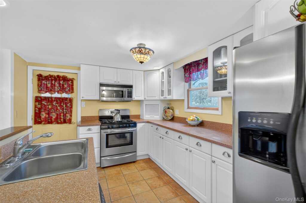 333 Canoe Hill Road, Saugerties, NY 12477 - Photo 2 of 34