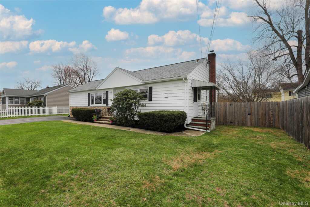 11 Mountain View Avenue, Saugerties, NY 12477 - Photo 3 of 23