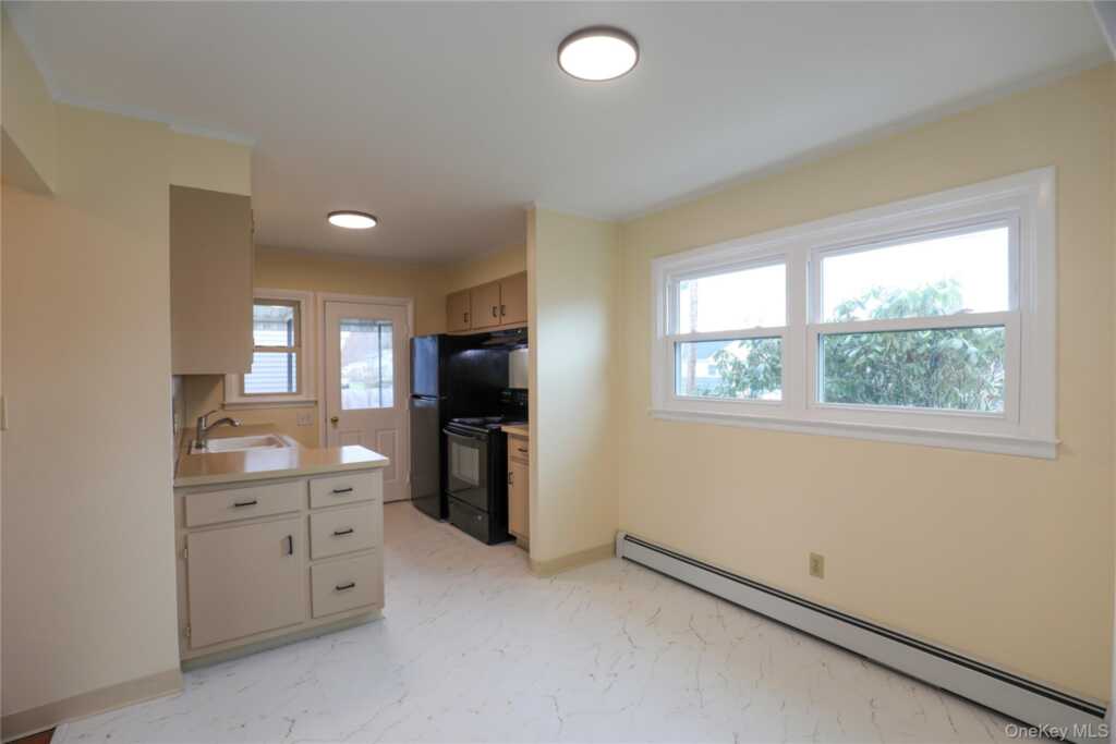 11 Mountain View Avenue, Saugerties, NY 12477 - Photo 5 of 23