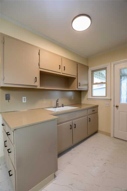 11 Mountain View Avenue, Saugerties, NY 12477 - Photo 6 of 23