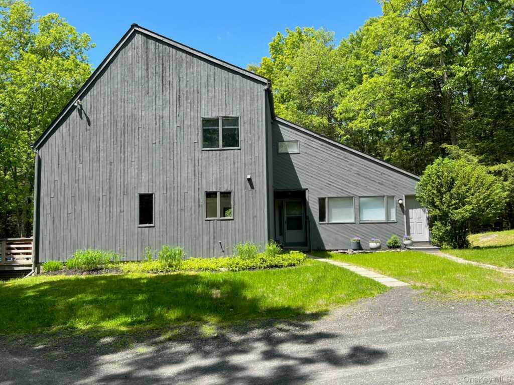 9 Munchkin Lane, Woodstock, NY 12401