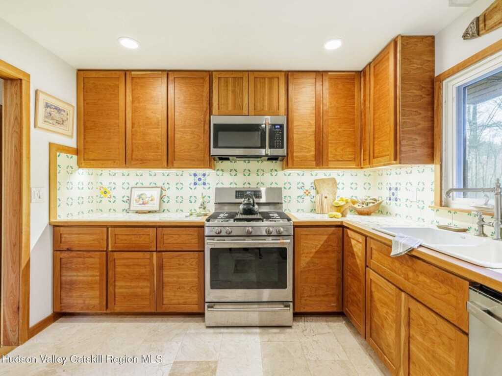 10 Purdy Hollow Road, Woodstock, NY 12498 - Photo 13 of 30