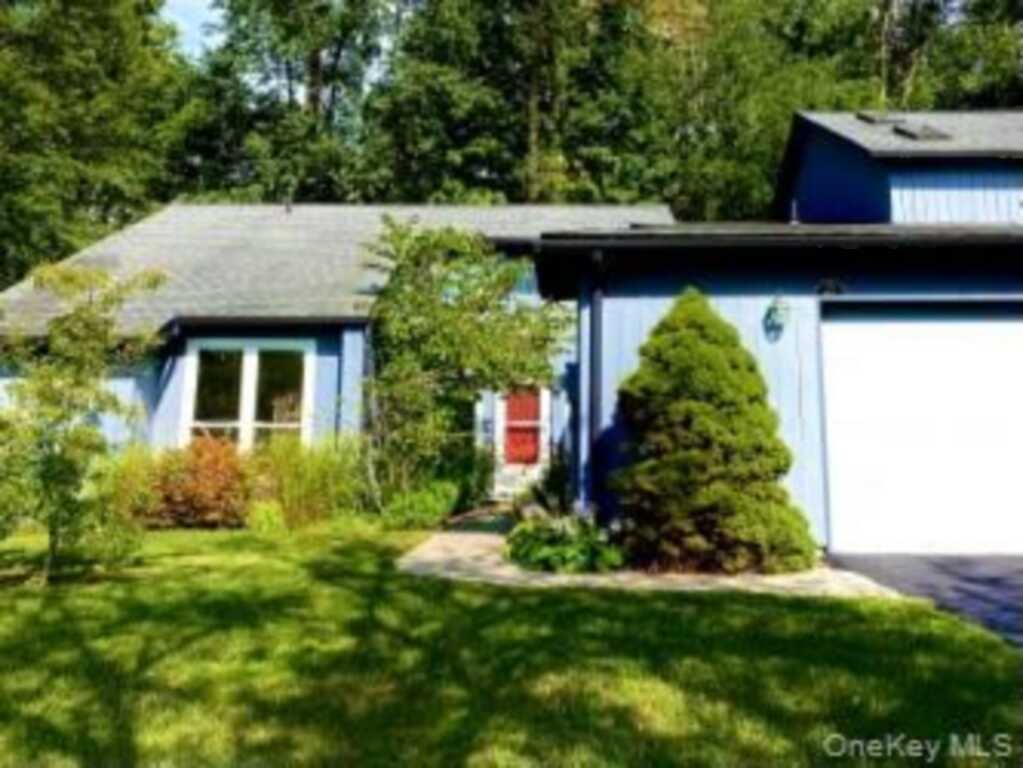 21 North Loop, Rhinebeck, NY 12572