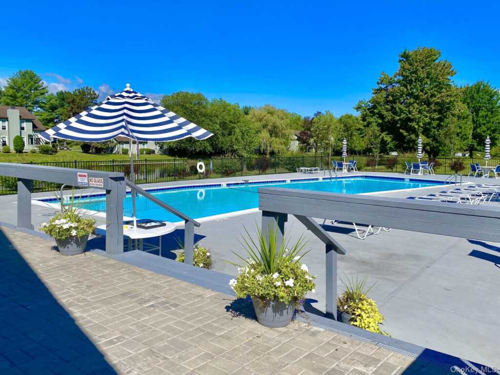 21 North Loop, Rhinebeck, NY 12572 - Photo 2 of 24