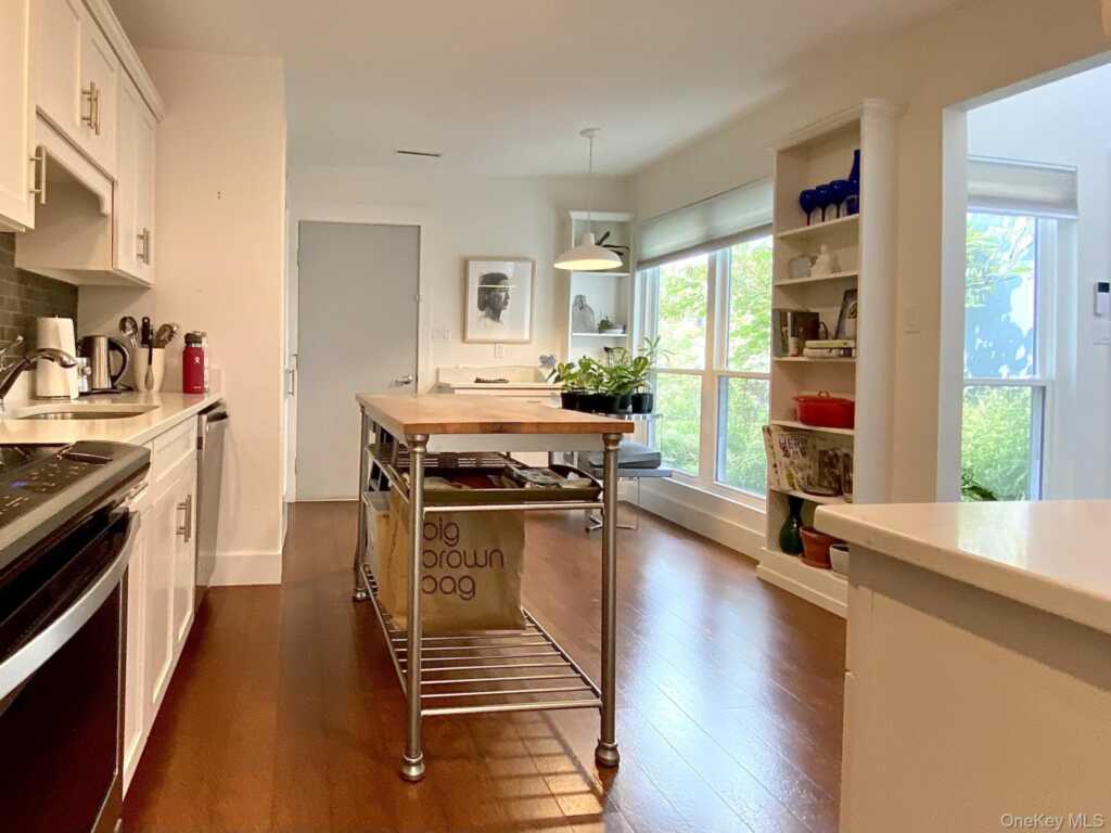 21 North Loop, Rhinebeck, NY 12572 - Photo 6 of 24