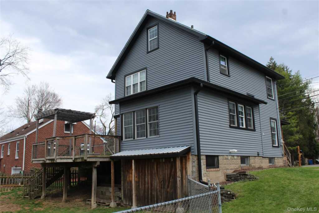 295 Lucas Avenue, Kingston, NY 12401 - Photo 4 of 29