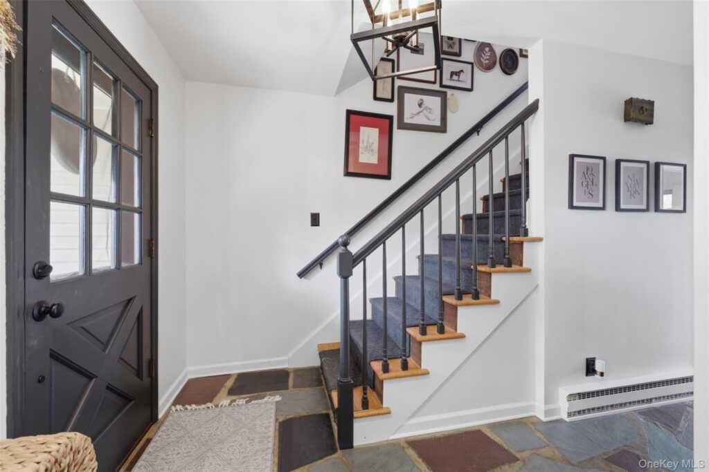 7 Kerr Road, Rhinebeck, NY 12572 - Photo 2 of 43