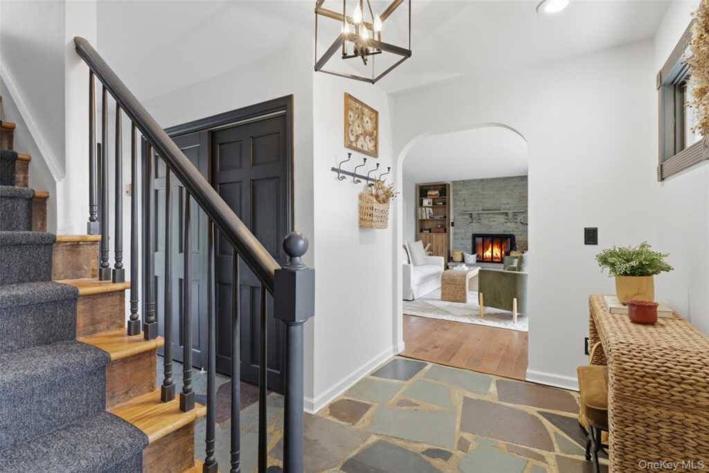 7 Kerr Road, Rhinebeck, NY 12572 - Photo 3 of 43