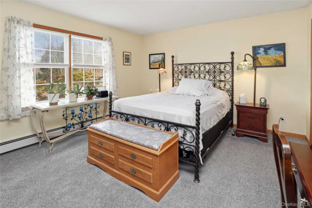 8 Robbins Lane, Saugerties, NY 12477 - Photo 10 of 32