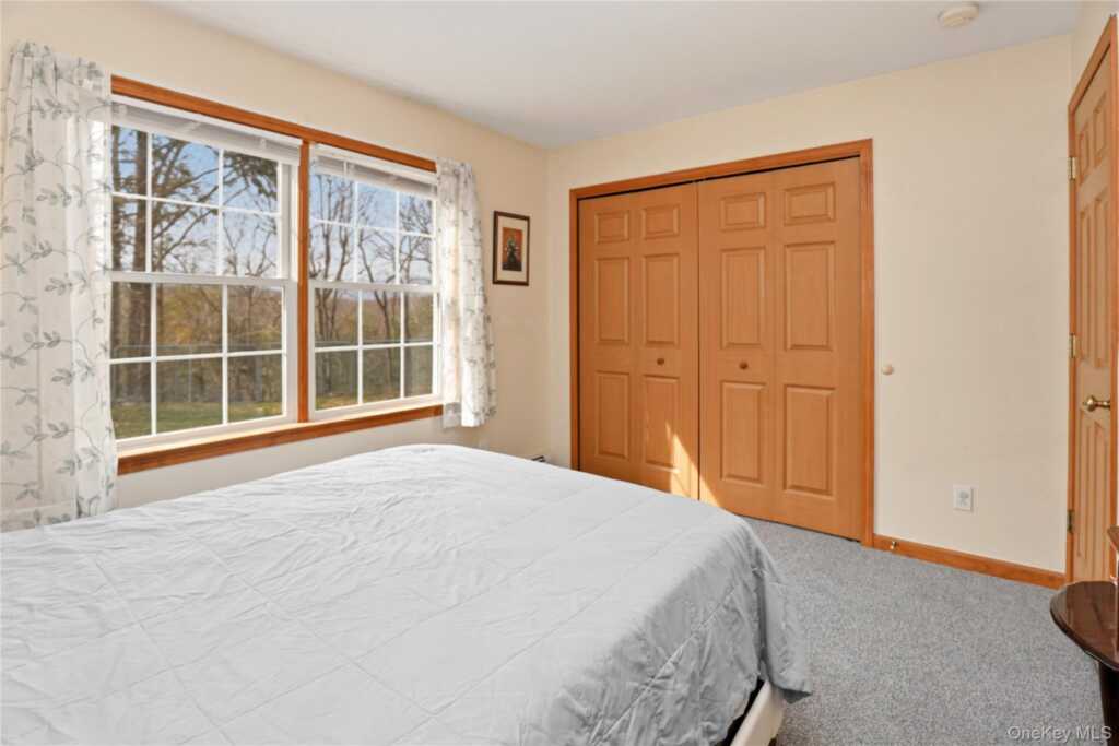 8 Robbins Lane, Saugerties, NY 12477 - Photo 13 of 32