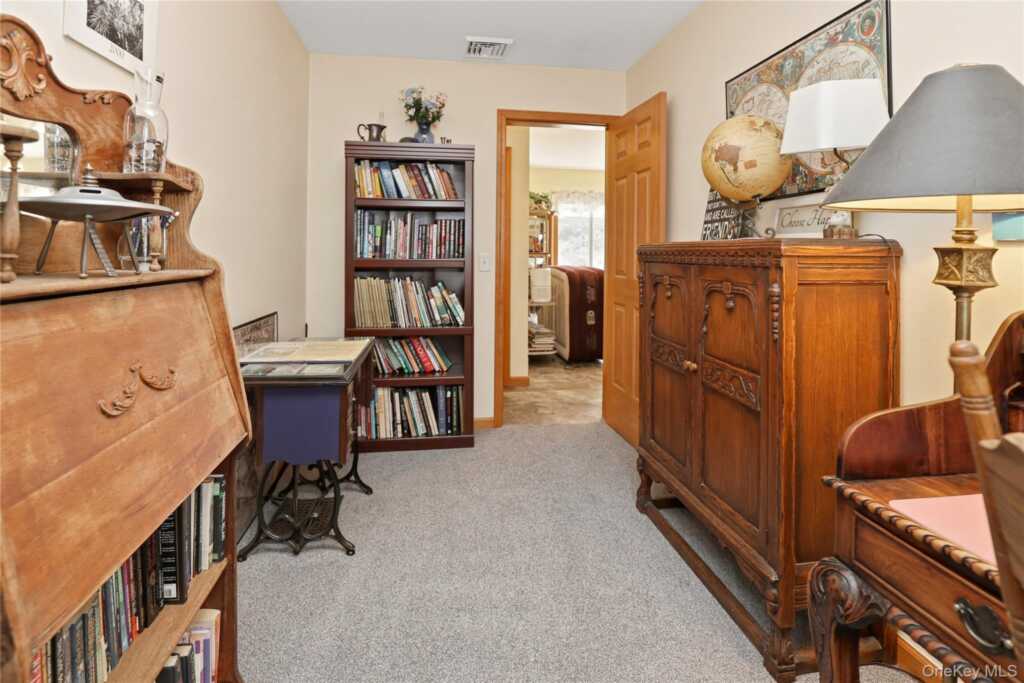 8 Robbins Lane, Saugerties, NY 12477 - Photo 16 of 32