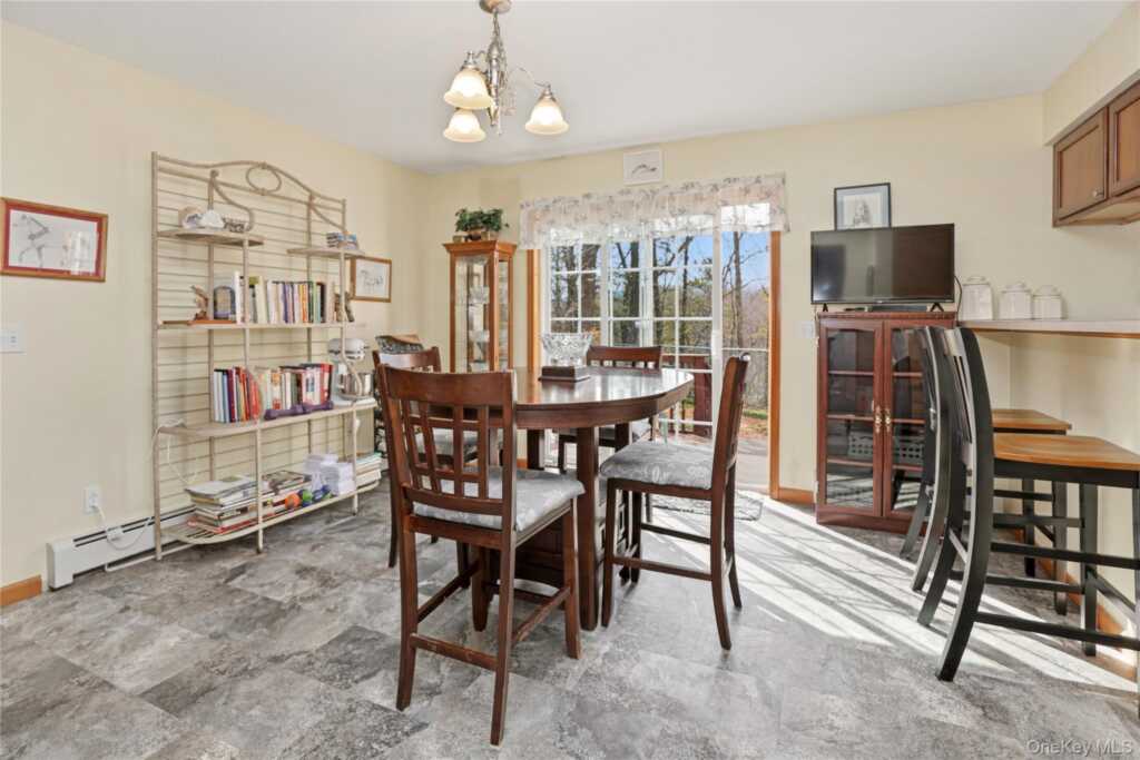 8 Robbins Lane, Saugerties, NY 12477 - Photo 17 of 32