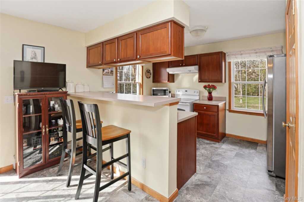 8 Robbins Lane, Saugerties, NY 12477 - Photo 18 of 32