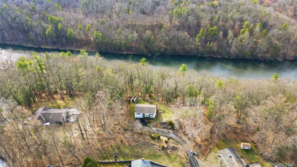 8 Robbins Lane, Saugerties, NY 12477 - Photo 2 of 32