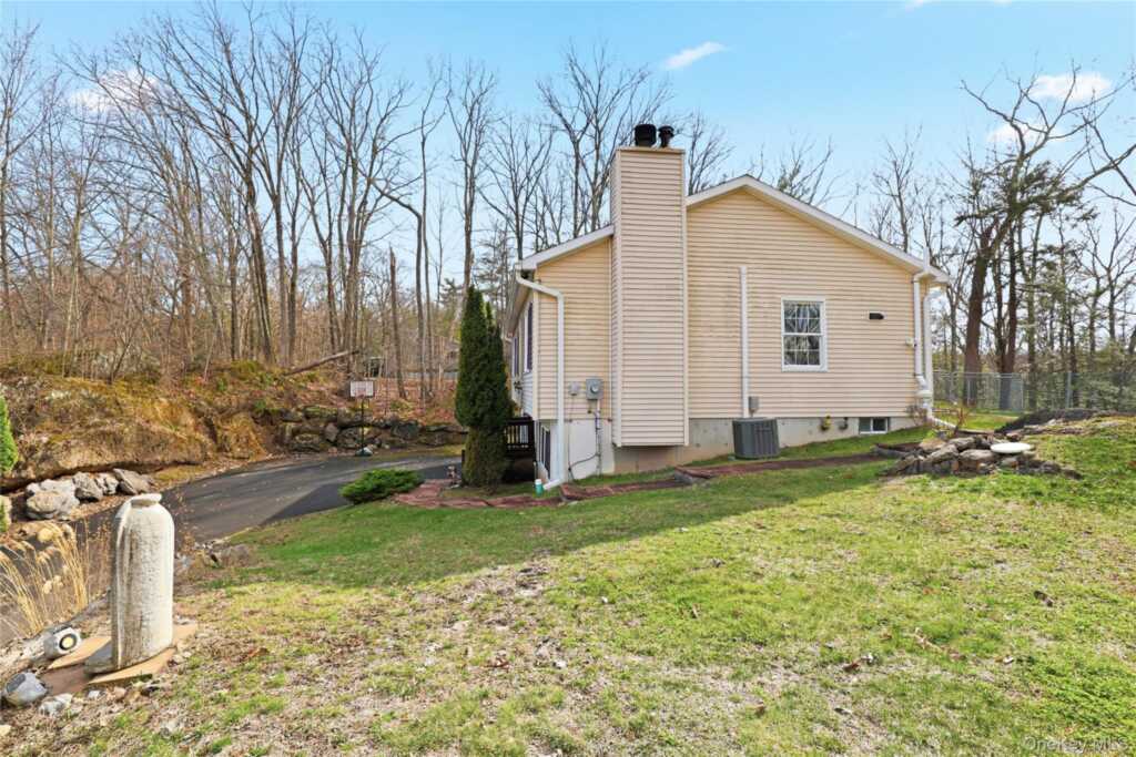 8 Robbins Lane, Saugerties, NY 12477 - Photo 31 of 32