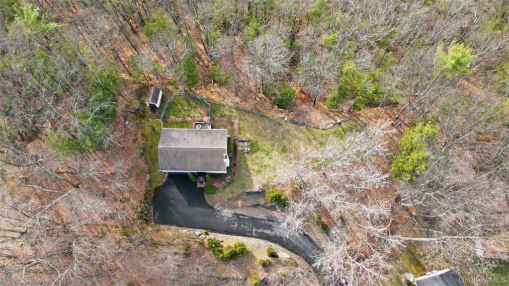 8 Robbins Lane, Saugerties, NY 12477 - Photo 6 of 32