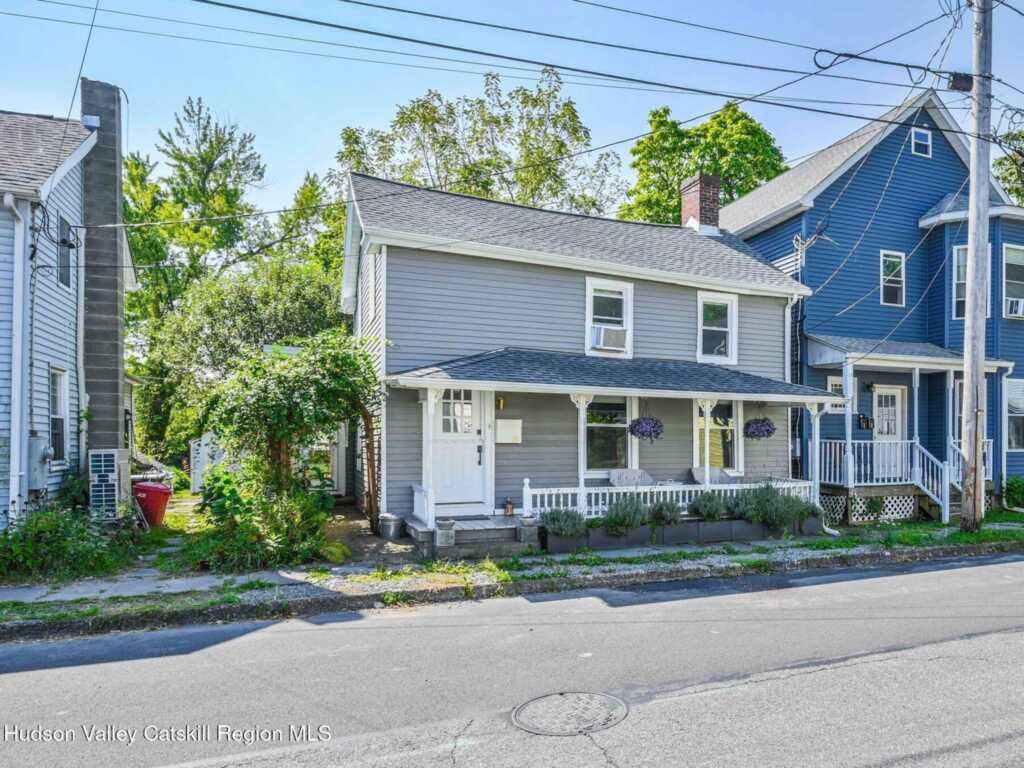 26 Russell Street, Saugerties, NY 12477 - Photo 4 of 50