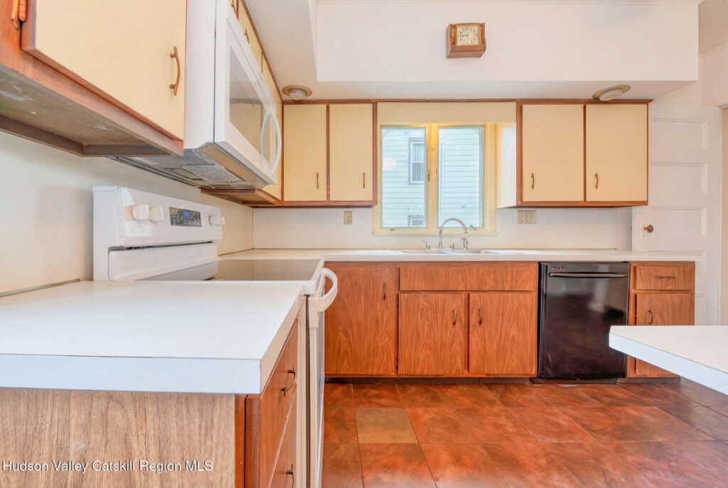 83 Orchard Street, Kingston, NY 12401 - Photo 11 of 28