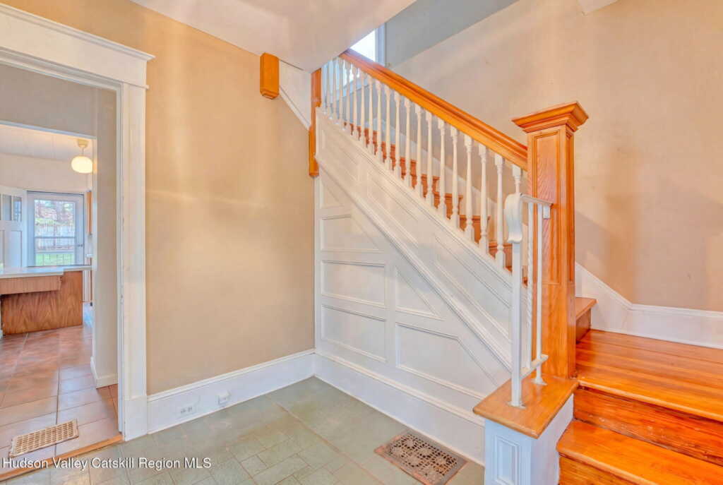 83 Orchard Street, Kingston, NY 12401 - Photo 4 of 28