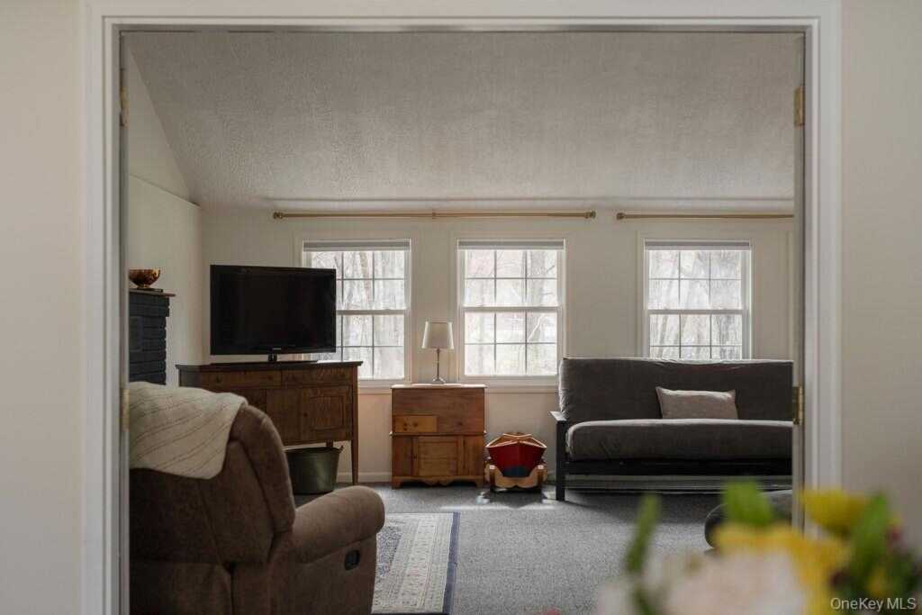 307 Sepasco Lake, Rhinebeck, NY 12572 - Photo 5 of 24