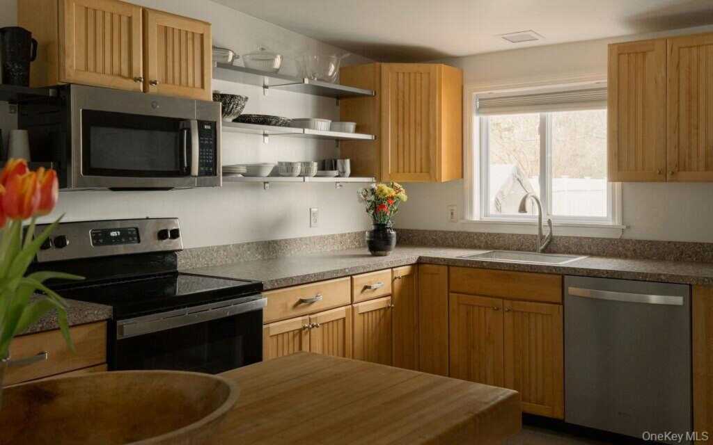 307 Sepasco Lake, Rhinebeck, NY 12572 - Photo 6 of 24