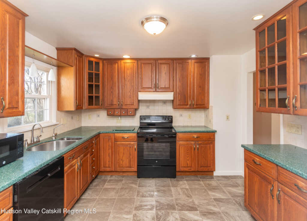 7 Lynn Place, New Paltz, NY 12561 - Photo 17 of 44