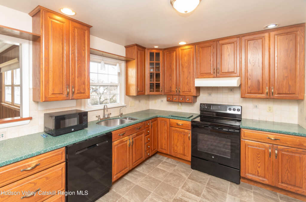 7 Lynn Place, New Paltz, NY 12561 - Photo 18 of 44