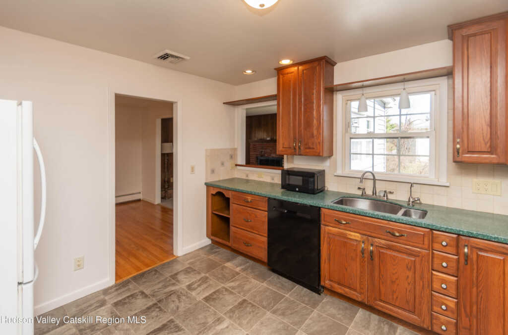 7 Lynn Place, New Paltz, NY 12561 - Photo 20 of 44