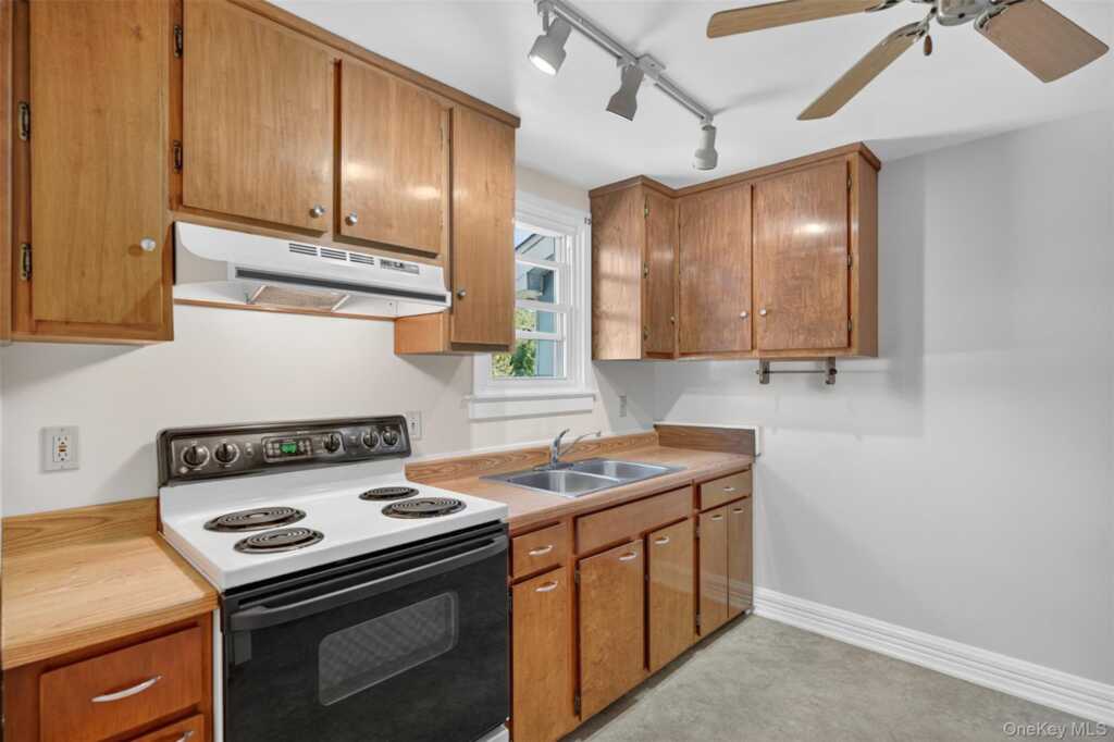 51 Mulberry Street, Rhinebeck, NY 12572 - Photo 29 of 41