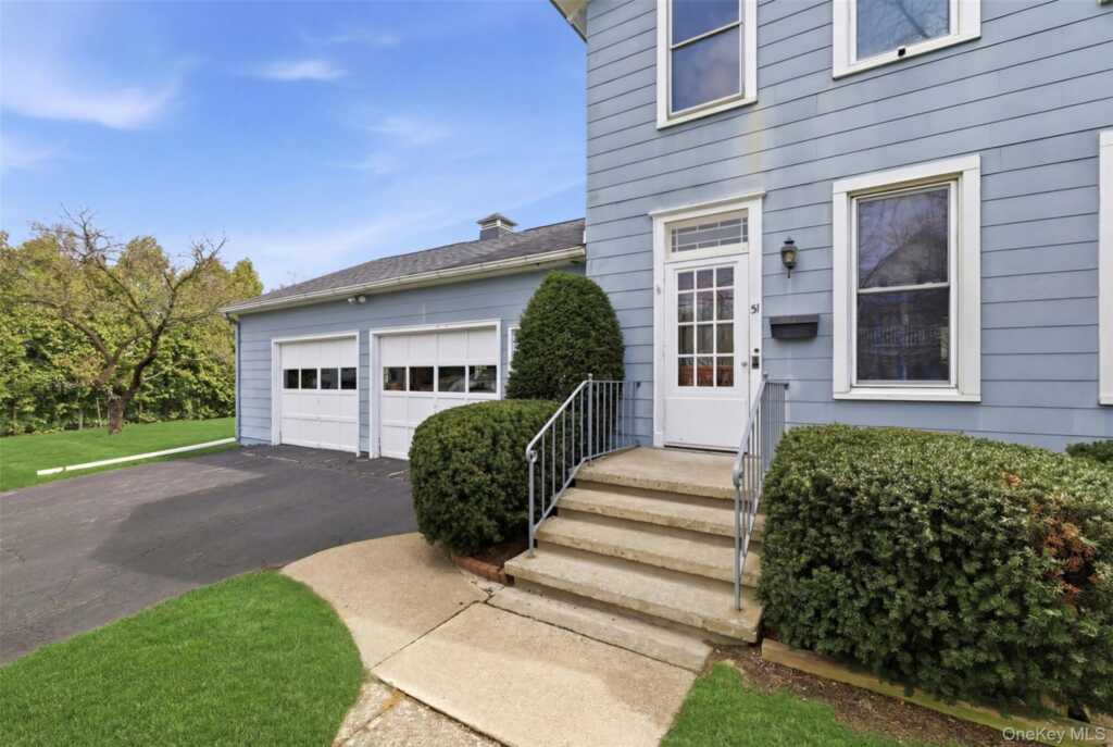 51 Mulberry Street, Rhinebeck, NY 12572 - Photo 3 of 41