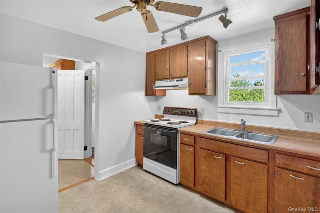 51 Mulberry Street, Rhinebeck, NY 12572 - Photo 30 of 41