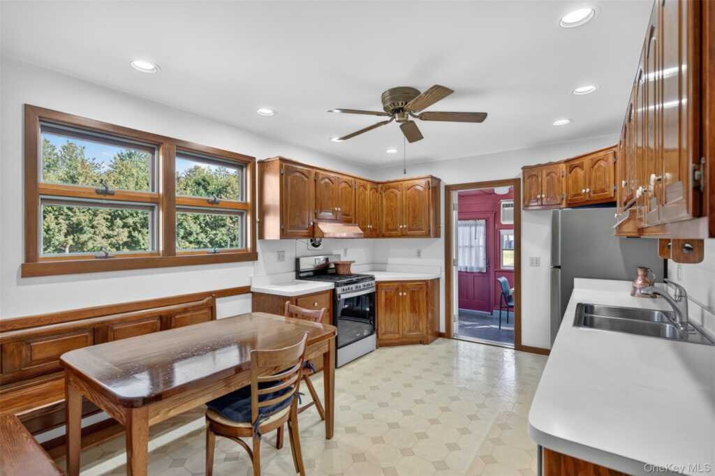 51 Mulberry Street, Rhinebeck, NY 12572 - Photo 6 of 41