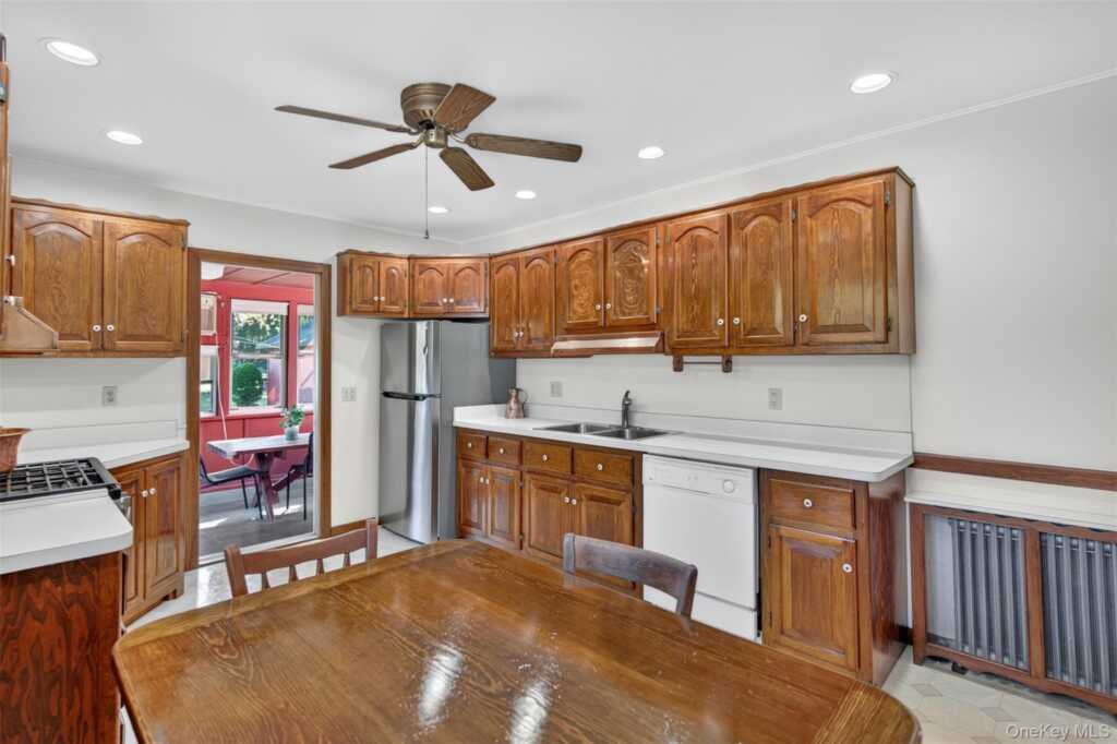 51 Mulberry Street, Rhinebeck, NY 12572 - Photo 8 of 41