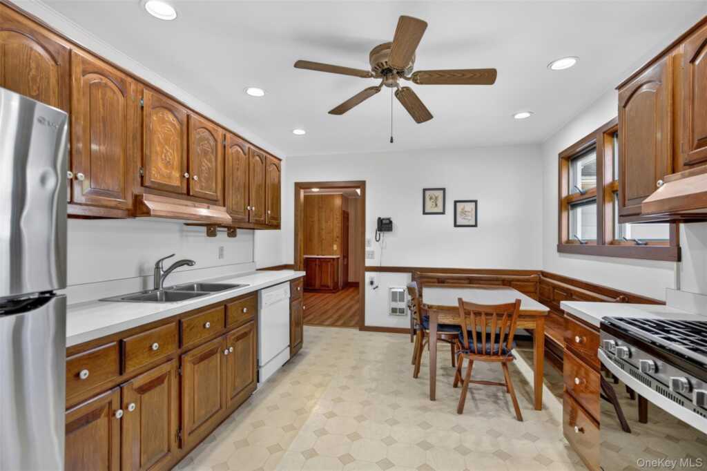 51 Mulberry Street, Rhinebeck, NY 12572 - Photo 9 of 41