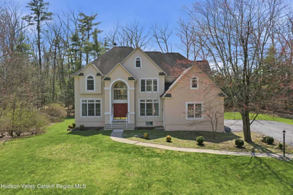 45 Tall Oaks Drive, Kingston, NY 12401