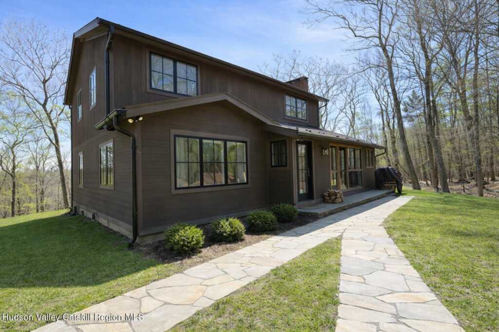 25 Boggs Hill Road, Woodstock, NY 12498