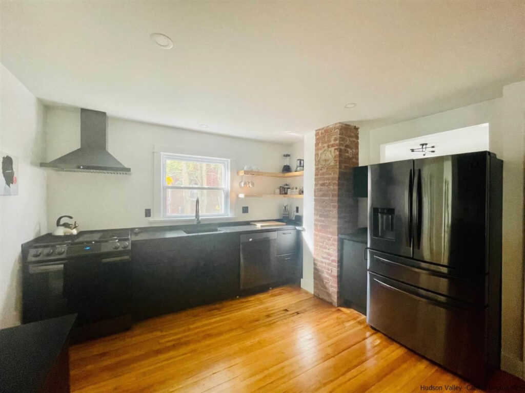 298 Lucas Avenue, Kingston, NY 12401 - Photo 4 of 23