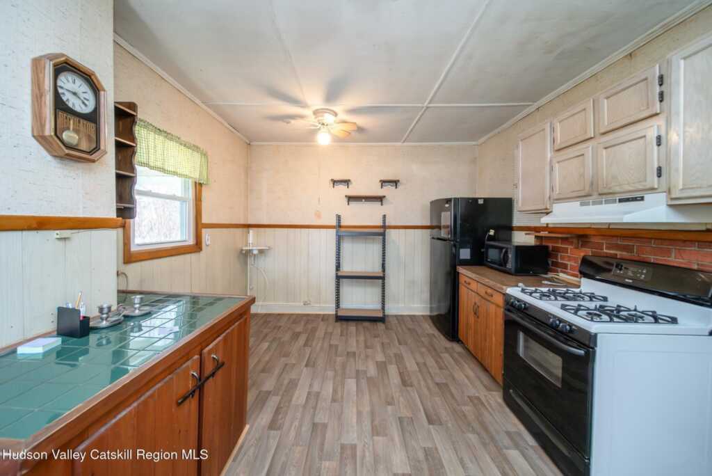 43 2nd Avenue, Kingston, NY 12401 - Photo 4 of 31