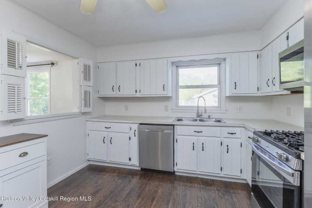 94 Tammany Street, Kingston, NY 12401 - Photo 11 of 50