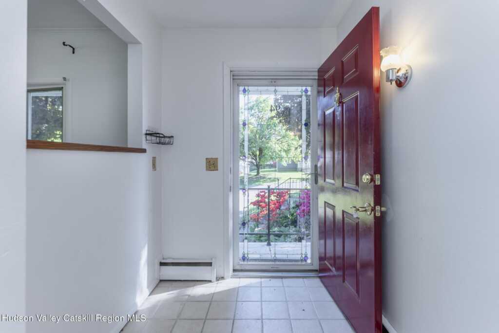 94 Tammany Street, Kingston, NY 12401 - Photo 5 of 50