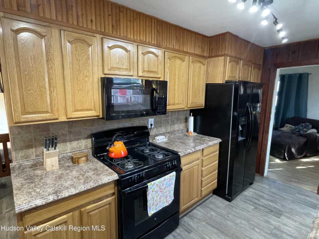 459 Mountain View Avenue, Hurley, NY 12443 - Photo 11 of 29