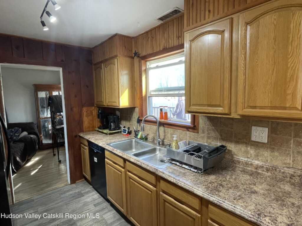 459 Mountain View Avenue, Hurley, NY 12443 - Photo 12 of 29