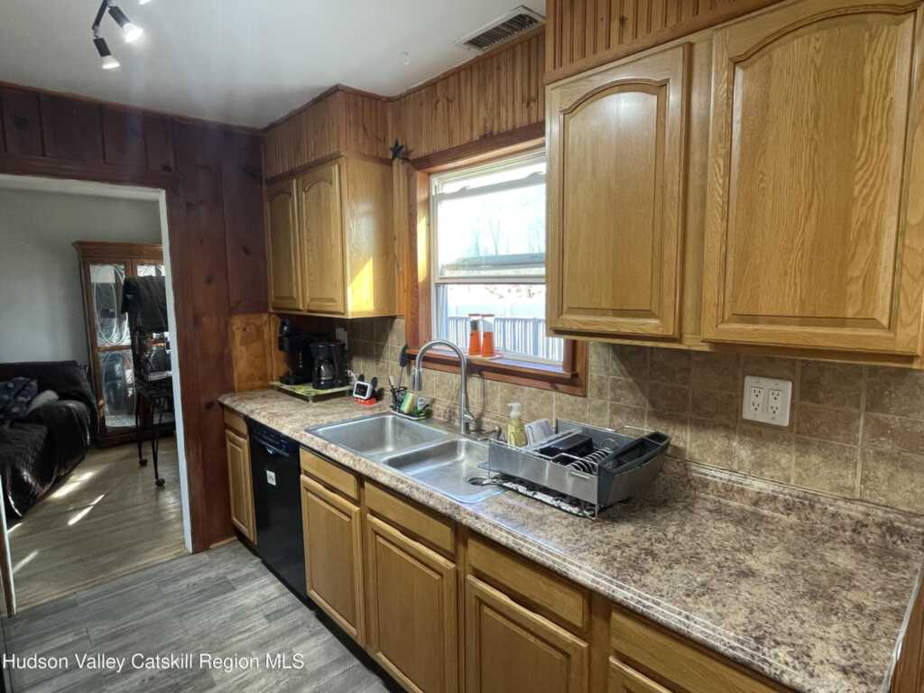 459 Mountain View Avenue, Hurley, NY 12443 - Photo 13 of 29