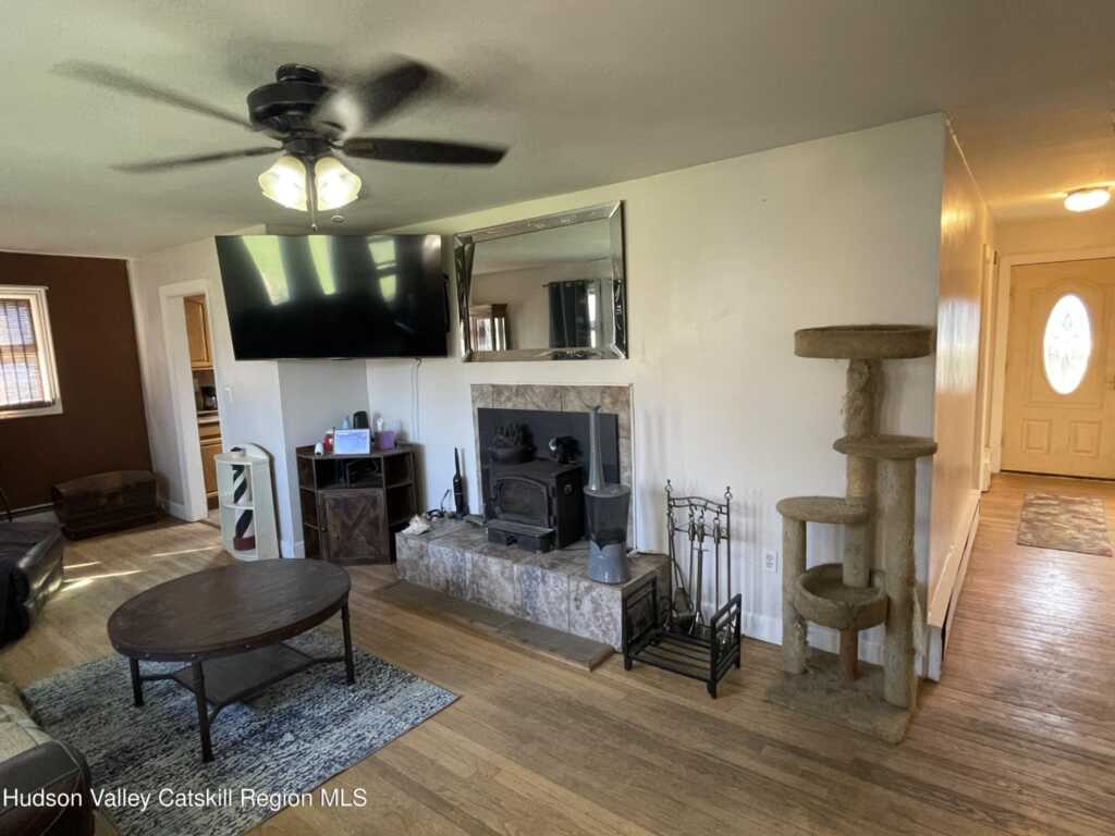 459 Mountain View Avenue, Hurley, NY 12443 - Photo 5 of 29