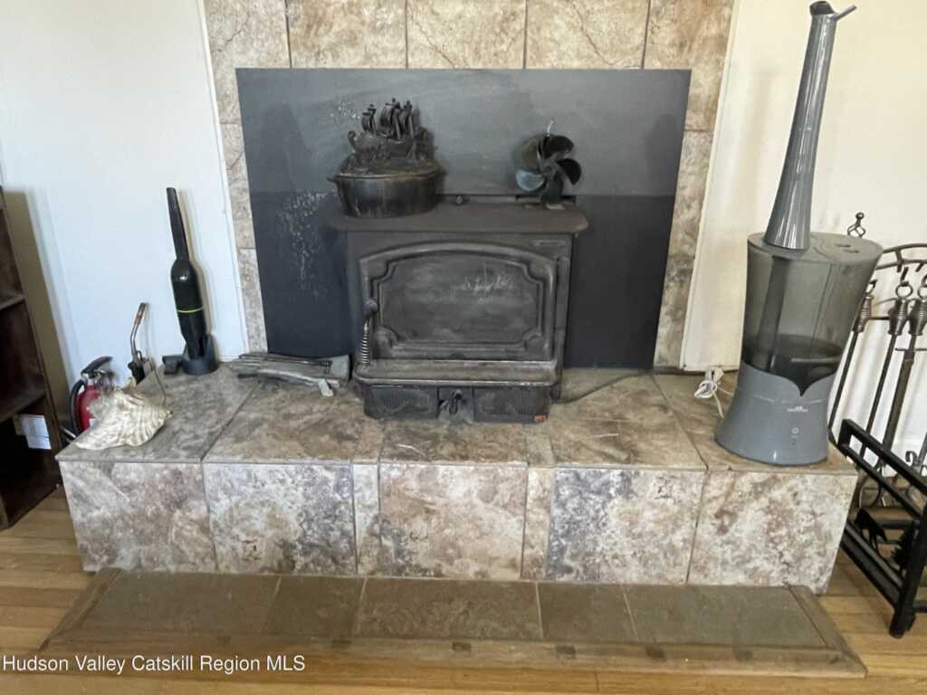 459 Mountain View Avenue, Hurley, NY 12443 - Photo 6 of 29