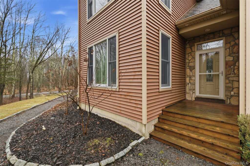 6 Foxwood Road, New Paltz, NY 12561 - Photo 4 of 37