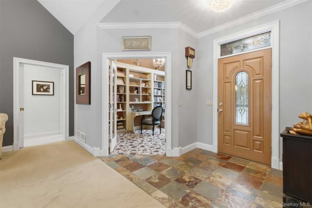 6 Foxwood Road, New Paltz, NY 12561 - Photo 5 of 37